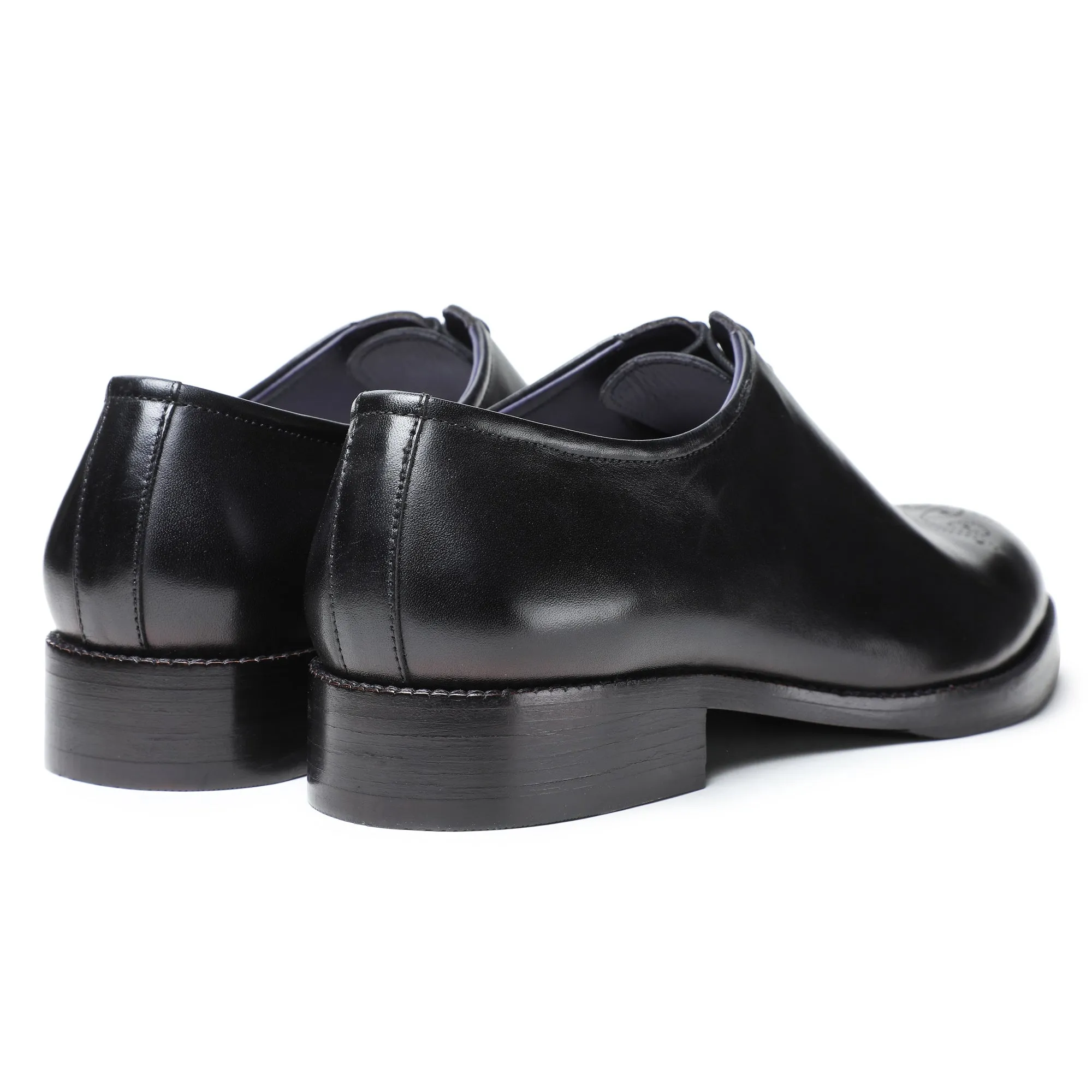 Medallion Toe Oxford - Black