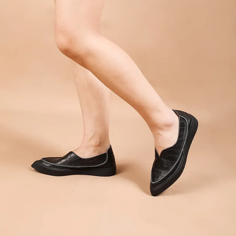 Witch Style Point Toe Soft Leather Flat Loafers in Black/White